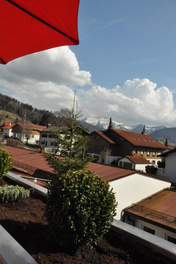 Apartamento ALMI - Alpenglück Traumhafte Whg.m.20qm Dachterr. Oberstaufen Exterior foto